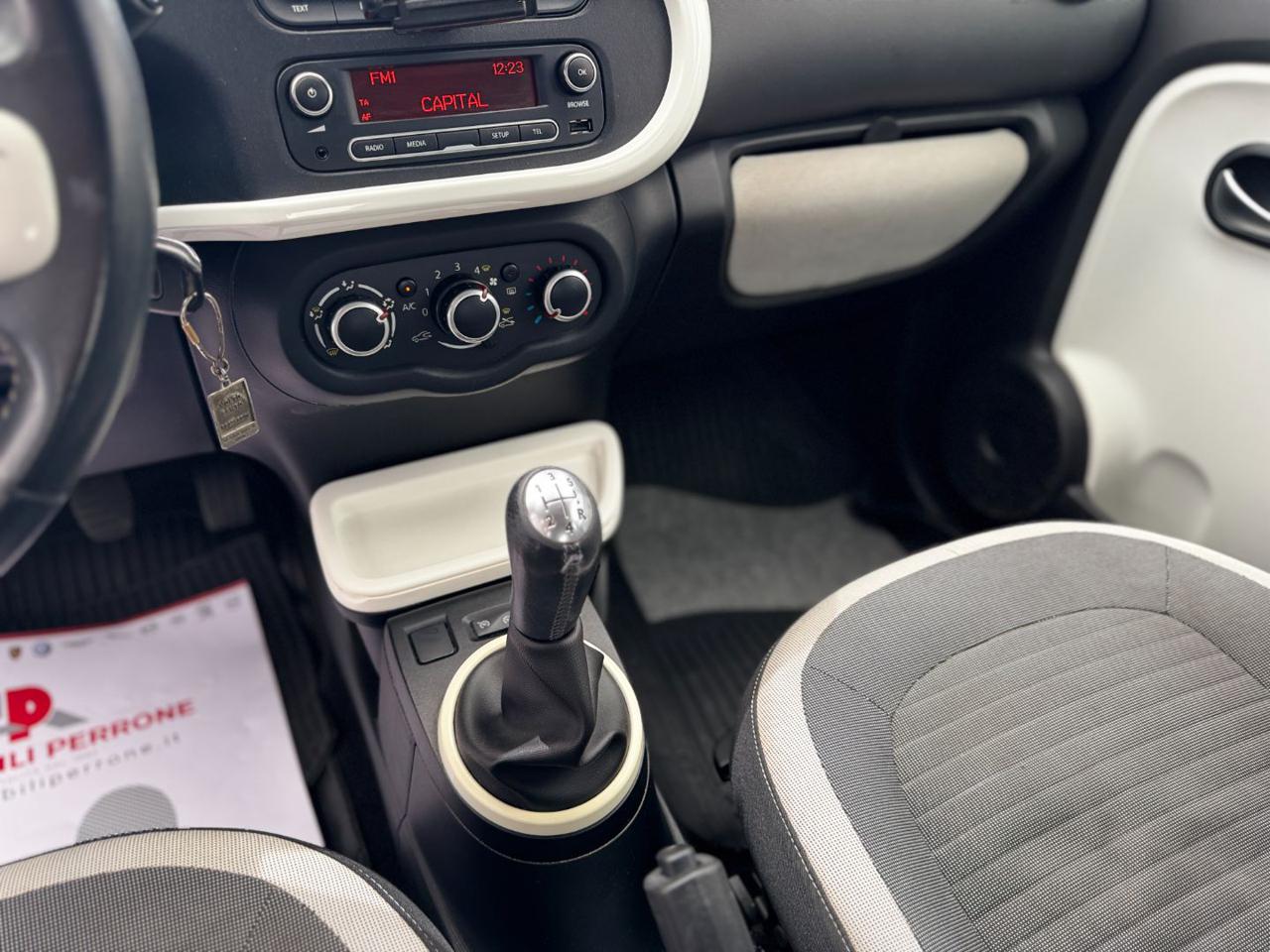 RENAULT Twingo 1.0 Intens - 18