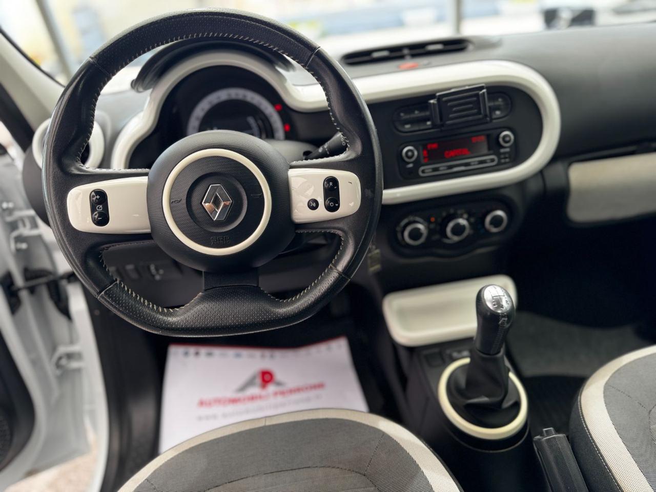 RENAULT Twingo 1.0 Intens - 17