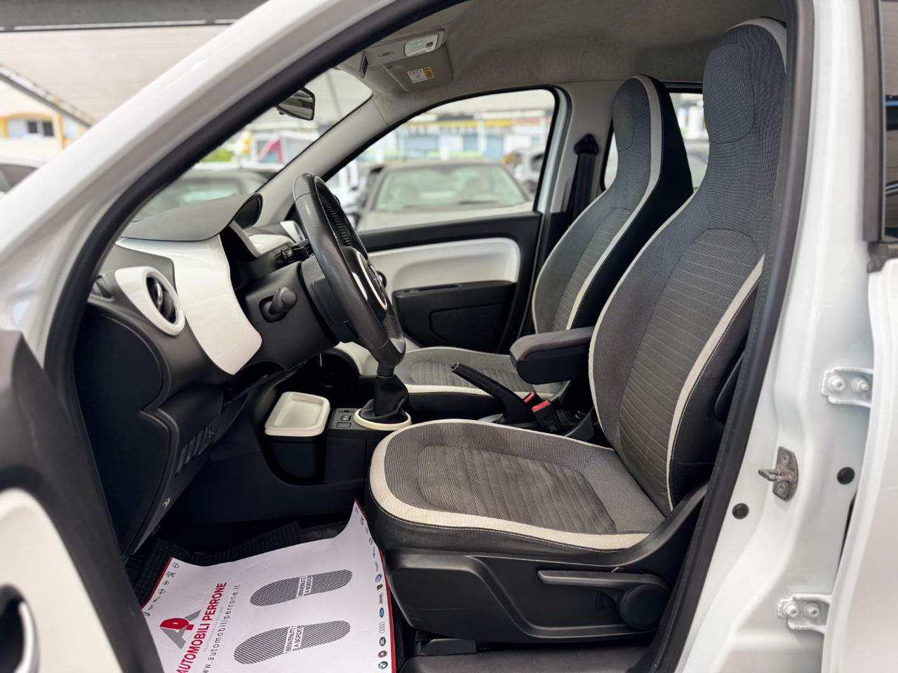 RENAULT Twingo 1.0 Intens - 6