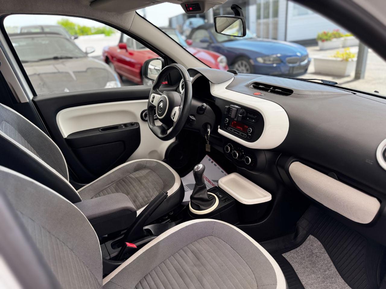 RENAULT Twingo 1.0 Intens - 8