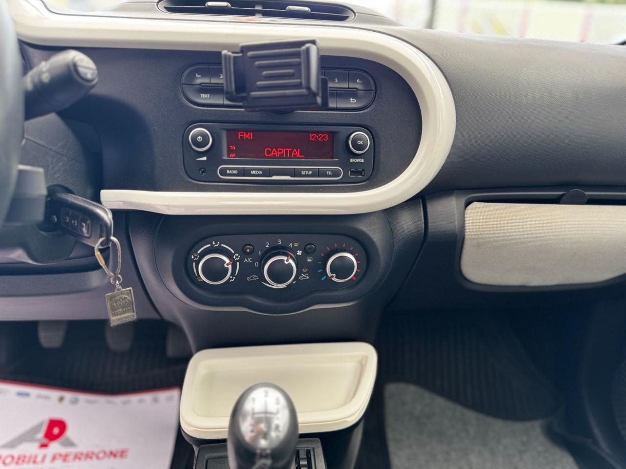 RENAULT Twingo 1.0 Intens - 19