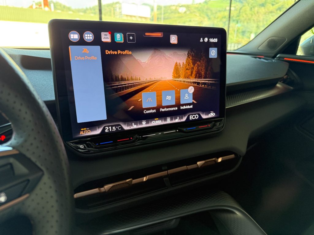 CUPRA Terramar 1.5 e-Hybrid DSG Sennheiser 360° Pano 20 Navi - 16