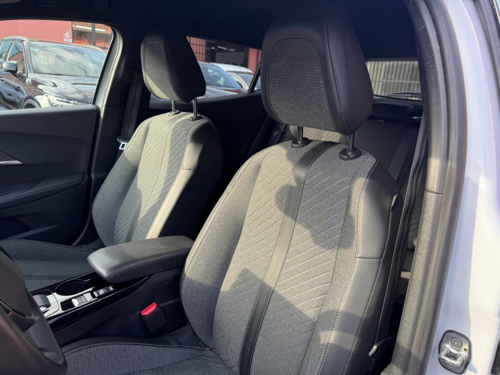 PEUGEOT 2008 PureTech 130 S&S EAT8 Allure - 11