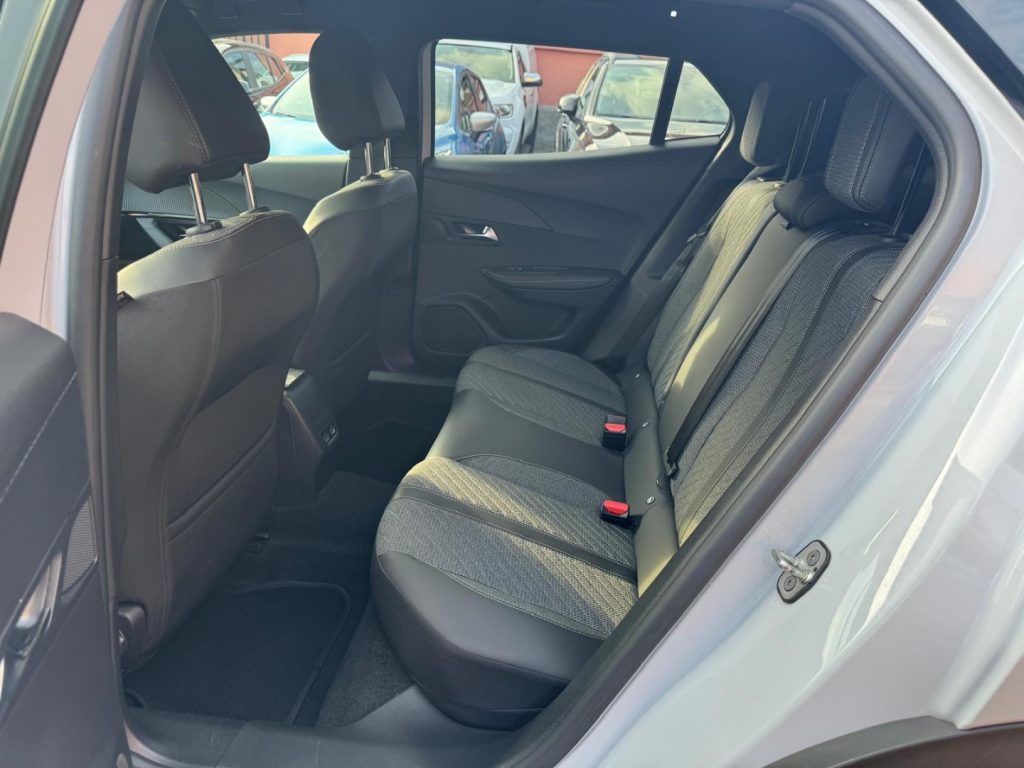 PEUGEOT 2008 PureTech 130 S&S EAT8 Allure - 12