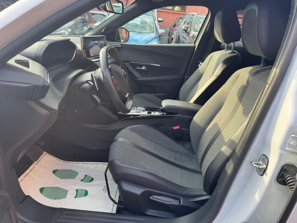 PEUGEOT 2008 PureTech 130 S&S EAT8 Allure - 13