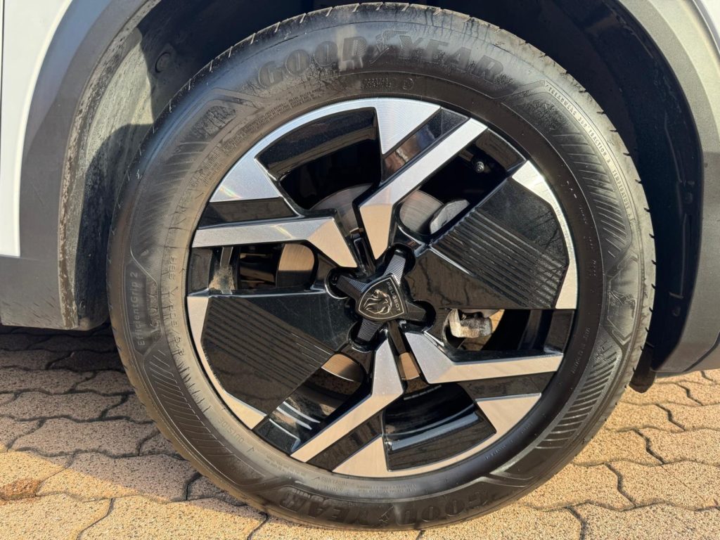 PEUGEOT 2008 PureTech 130 S&S EAT8 Allure - 18