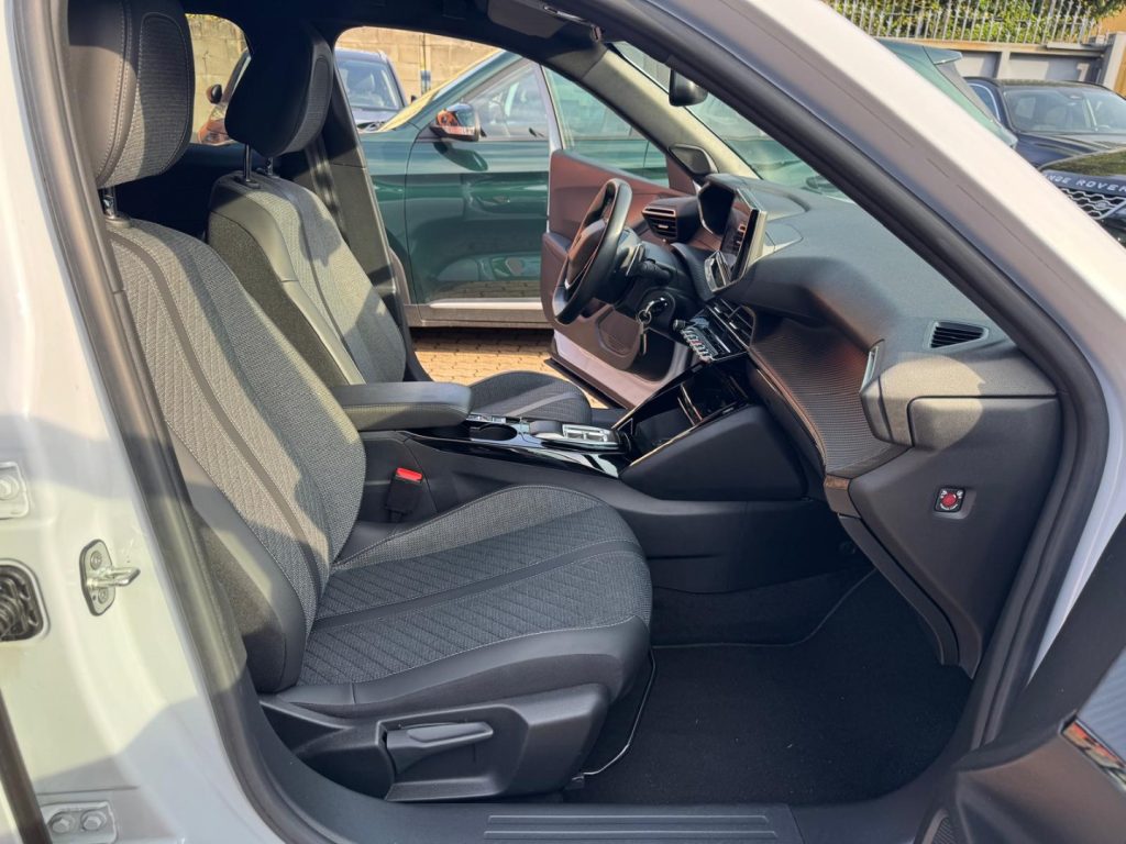 PEUGEOT 2008 PureTech 130 S&S EAT8 Allure - 20