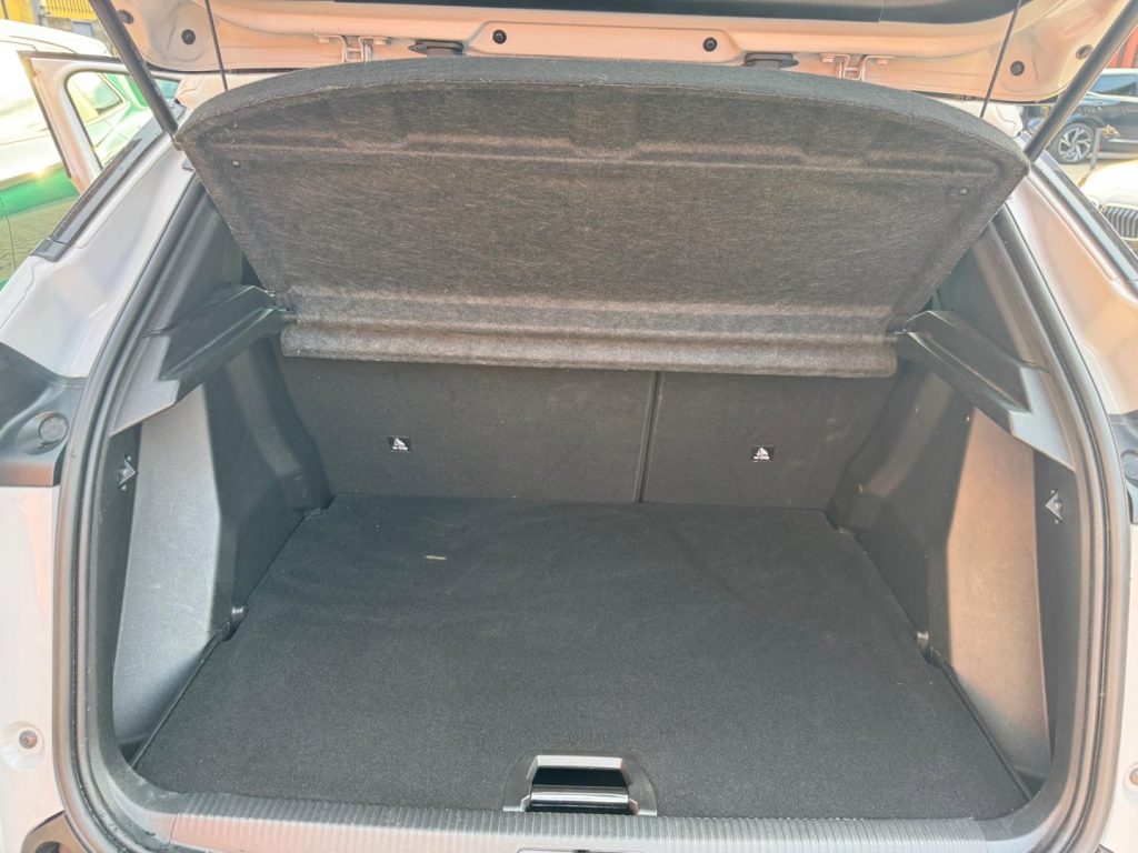 PEUGEOT 2008 PureTech 130 S&S EAT8 Allure - 21