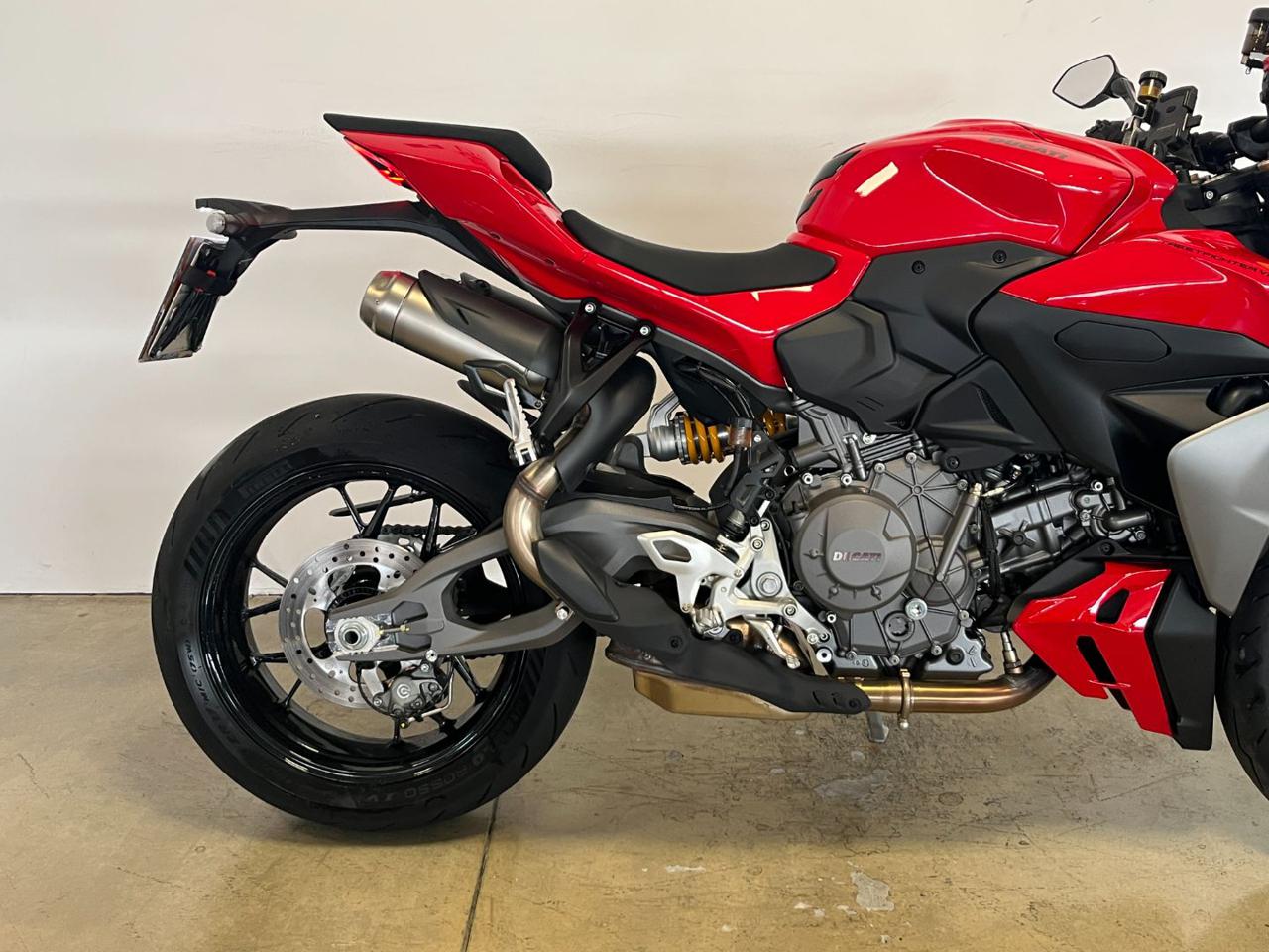 DUCATI Streetfighter V2 S - 6
