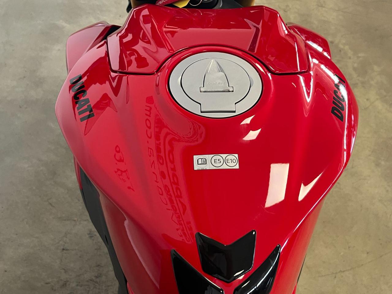 DUCATI Streetfighter V2 S - 10