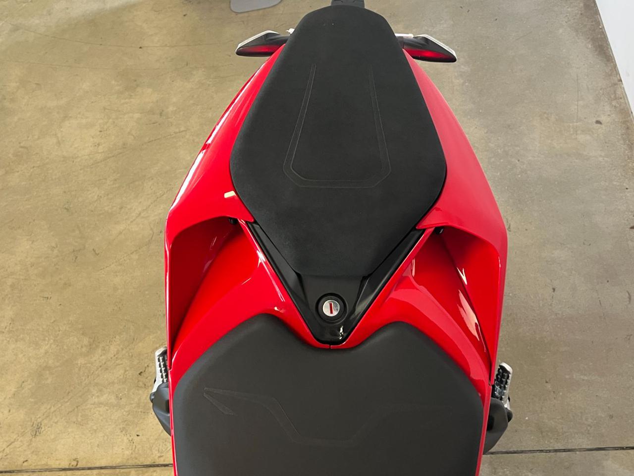 DUCATI Streetfighter V2 S - 9