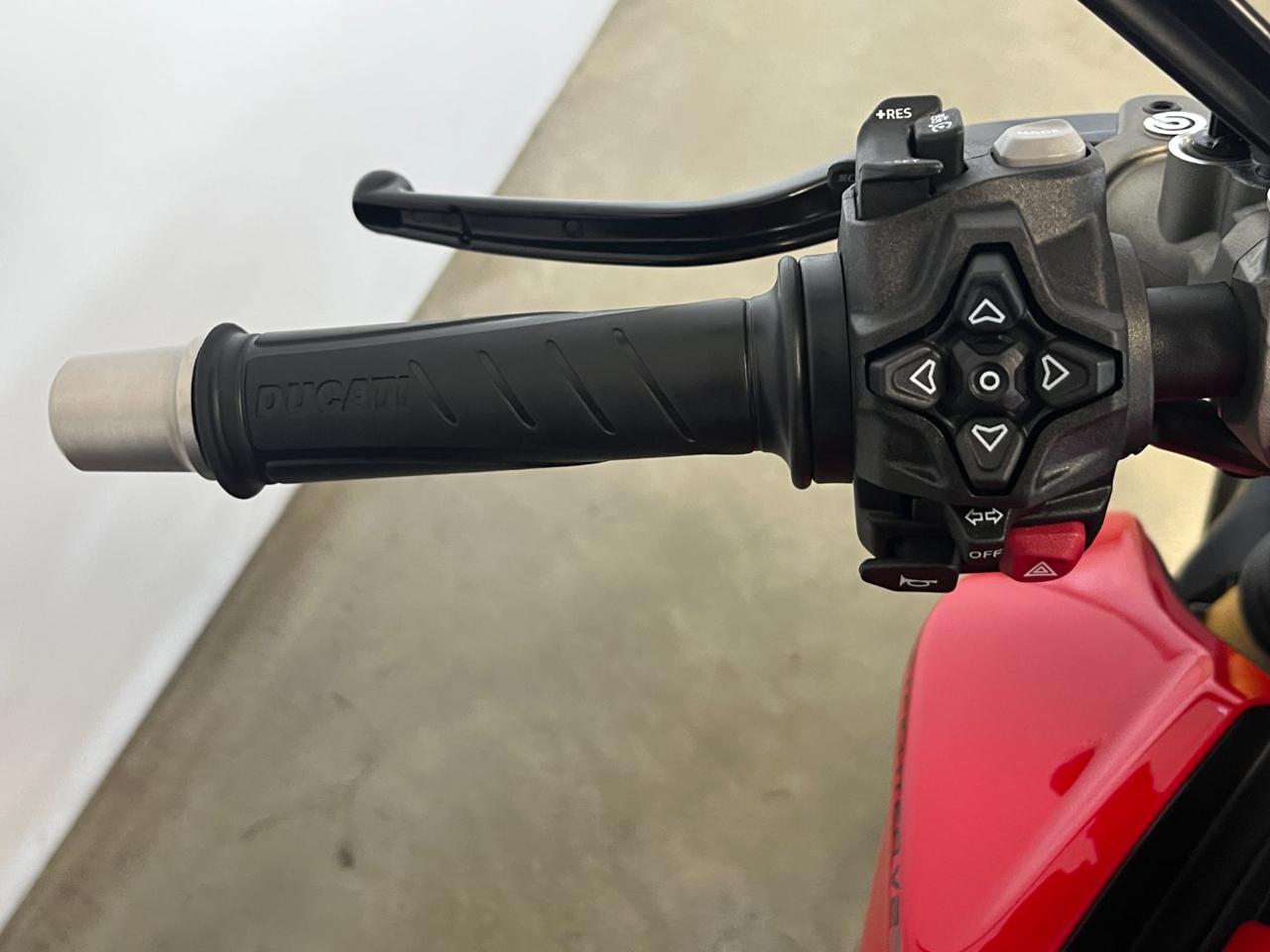 DUCATI Streetfighter V2 S - 12