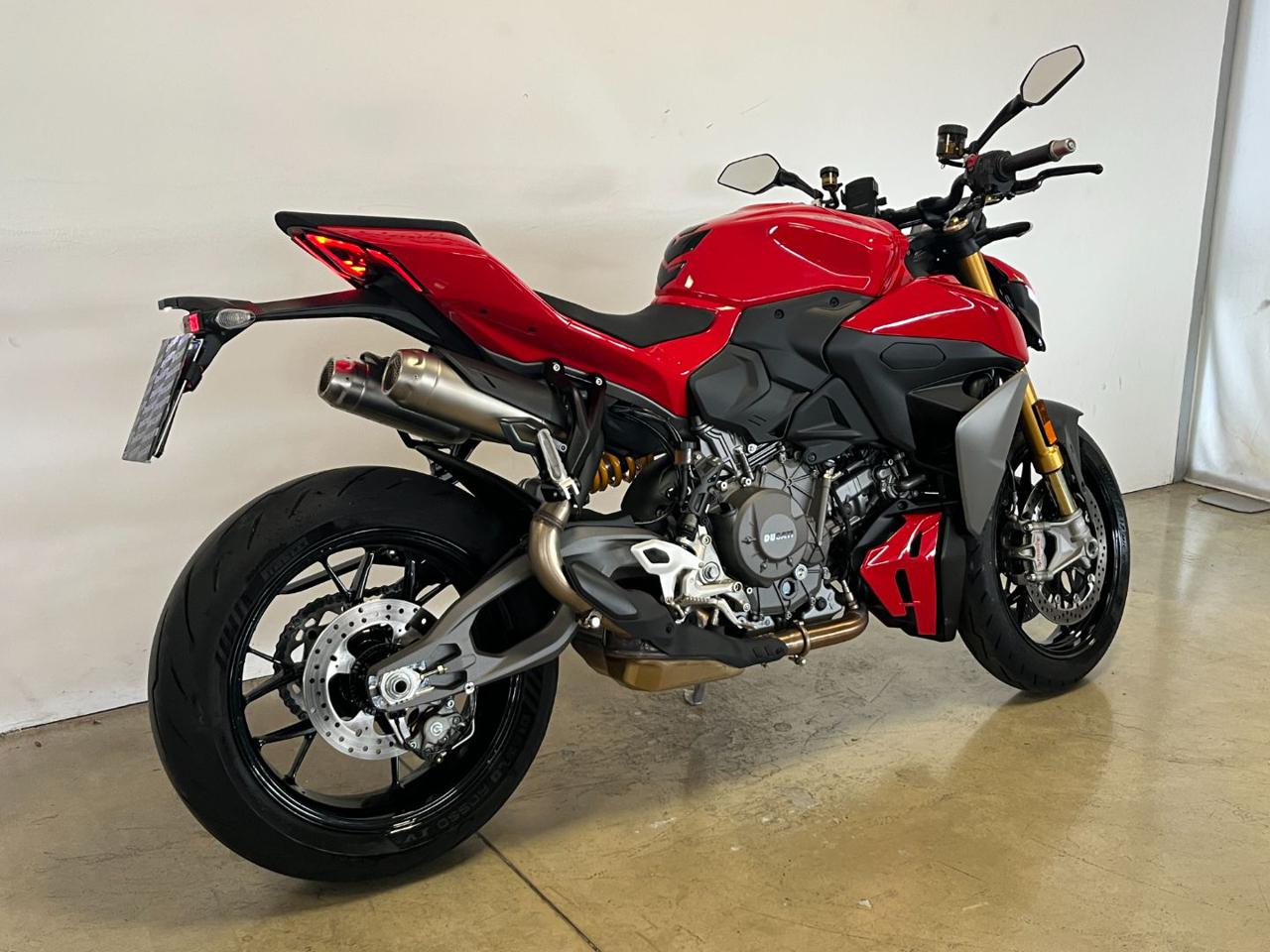DUCATI Streetfighter V2 S - 8