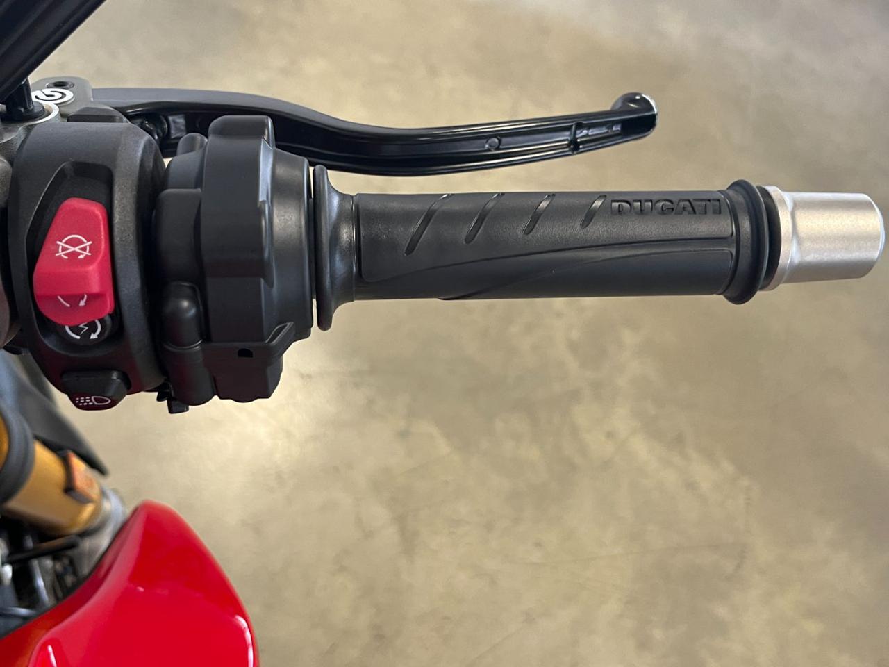 DUCATI Streetfighter V2 S - 11