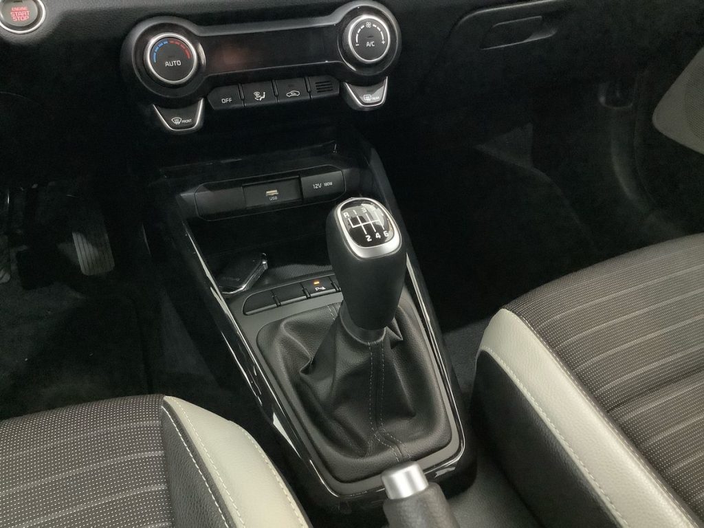 KIA Stonic 1.0 T-GDi 100 CV MHEV MT Black Edition - 8