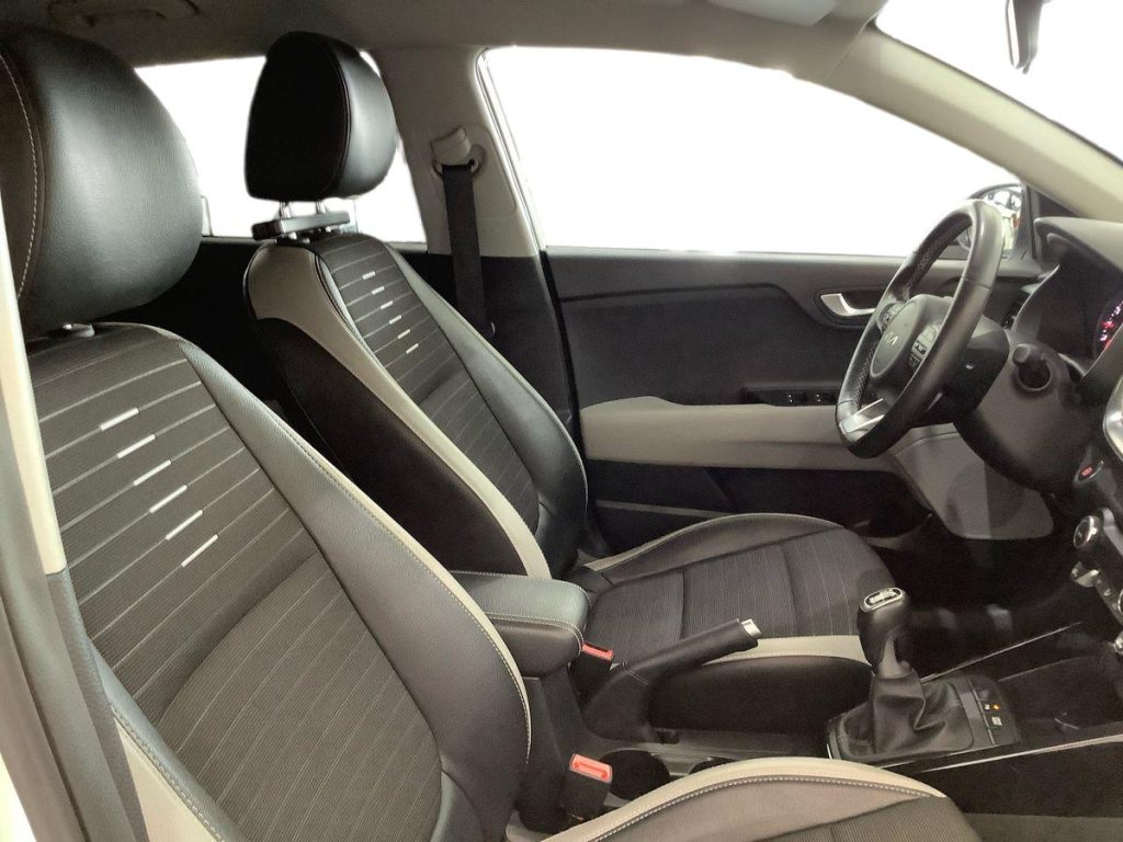 KIA Stonic 1.0 T-GDi 100 CV MHEV MT Black Edition - 10