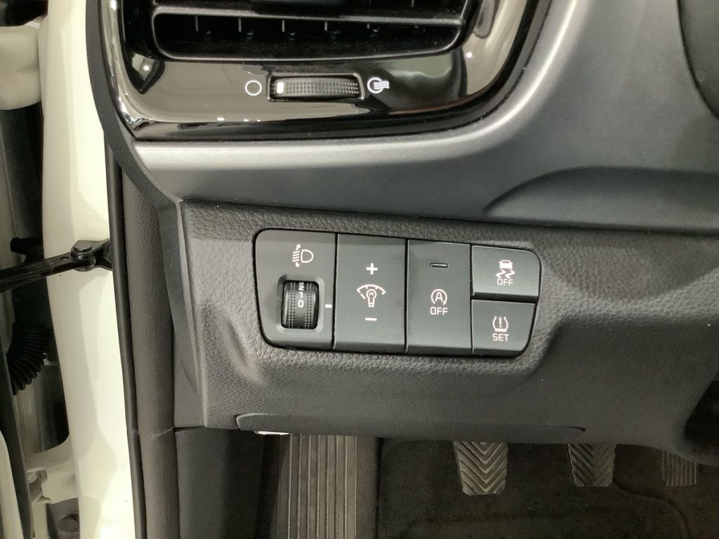KIA Stonic 1.0 T-GDi 100 CV MHEV MT Black Edition - 23