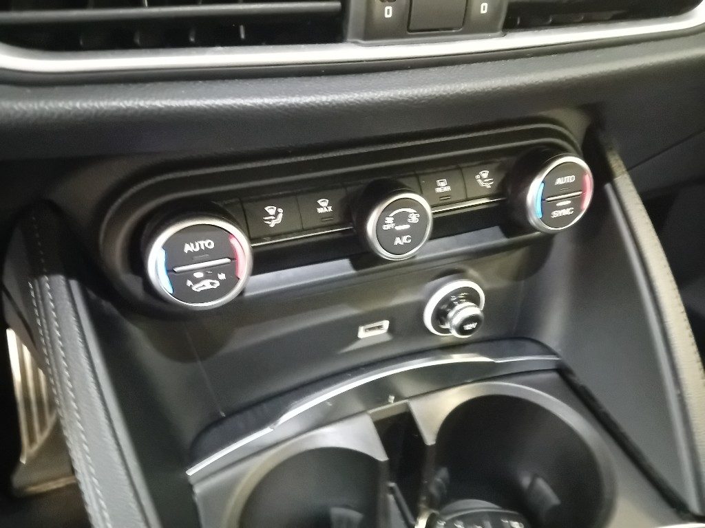 Clicca per ingrandire Stelvio - 2.2 Turbodiesel 210 CV AT8 Q4