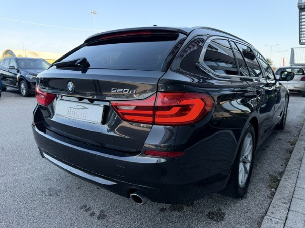 Clicca per ingrandire 520 - d 190CV Touring Luxury GANCIO TRAINO