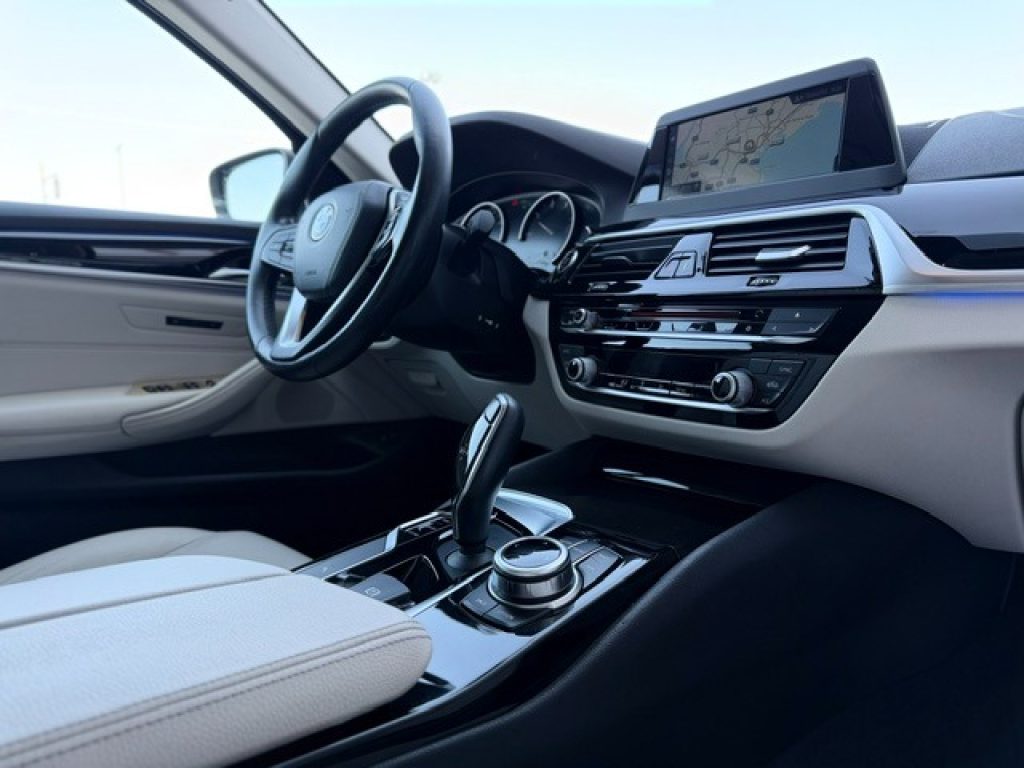 Clicca per ingrandire 520 - d 190CV Touring Luxury GANCIO TRAINO