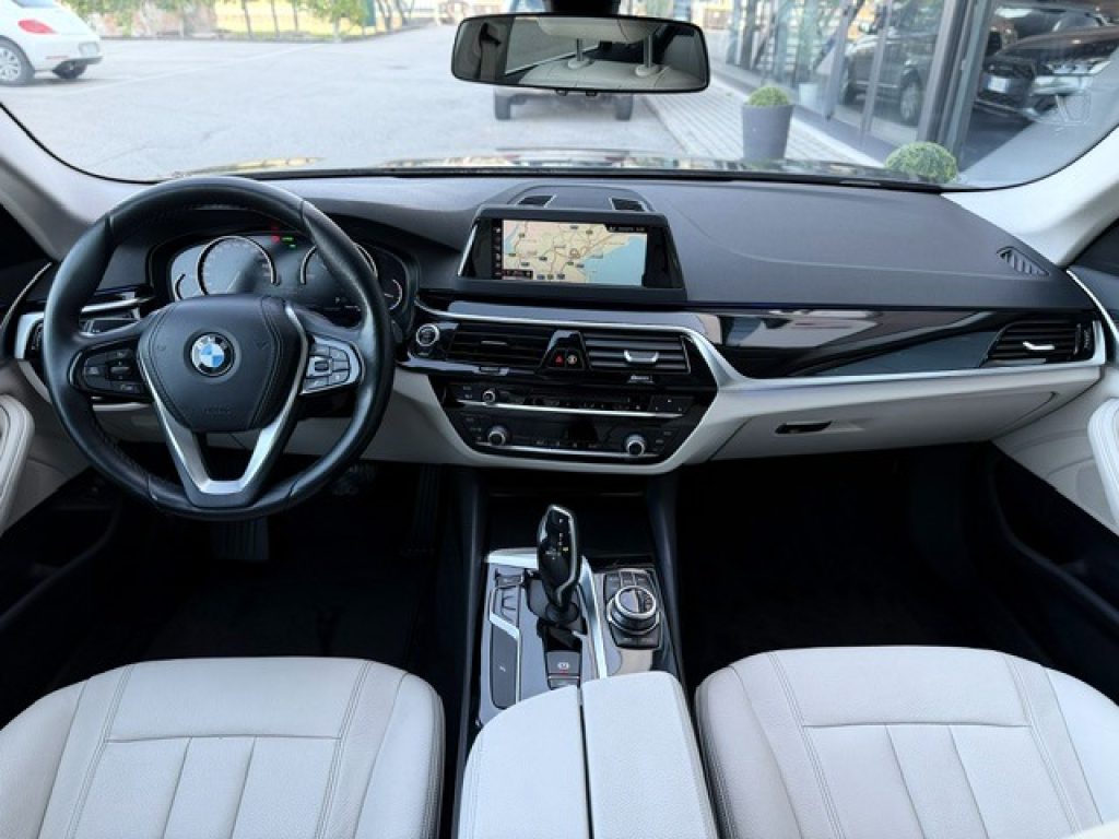 Clicca per ingrandire 520 - d 190CV Touring Luxury GANCIO TRAINO