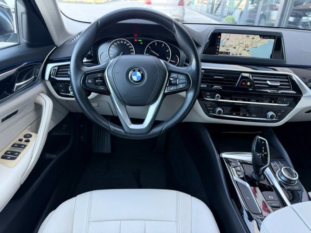 Clicca per ingrandire 520 - d 190CV Touring Luxury GANCIO TRAINO