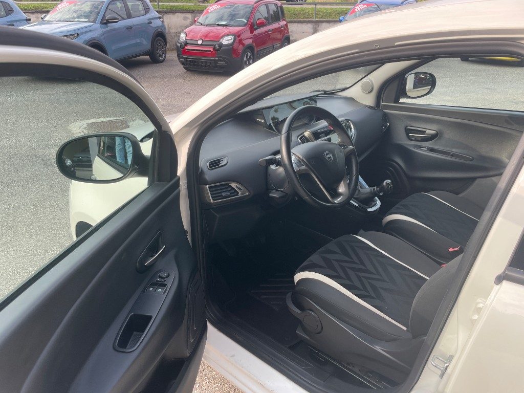 LANCIA Ypsilon 1.2 69 CV 5 porte Gold - 7