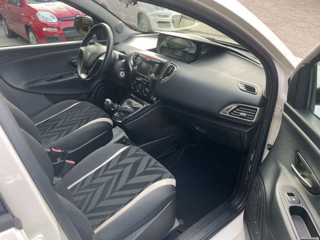 LANCIA Ypsilon 1.2 69 CV 5 porte Gold - 10