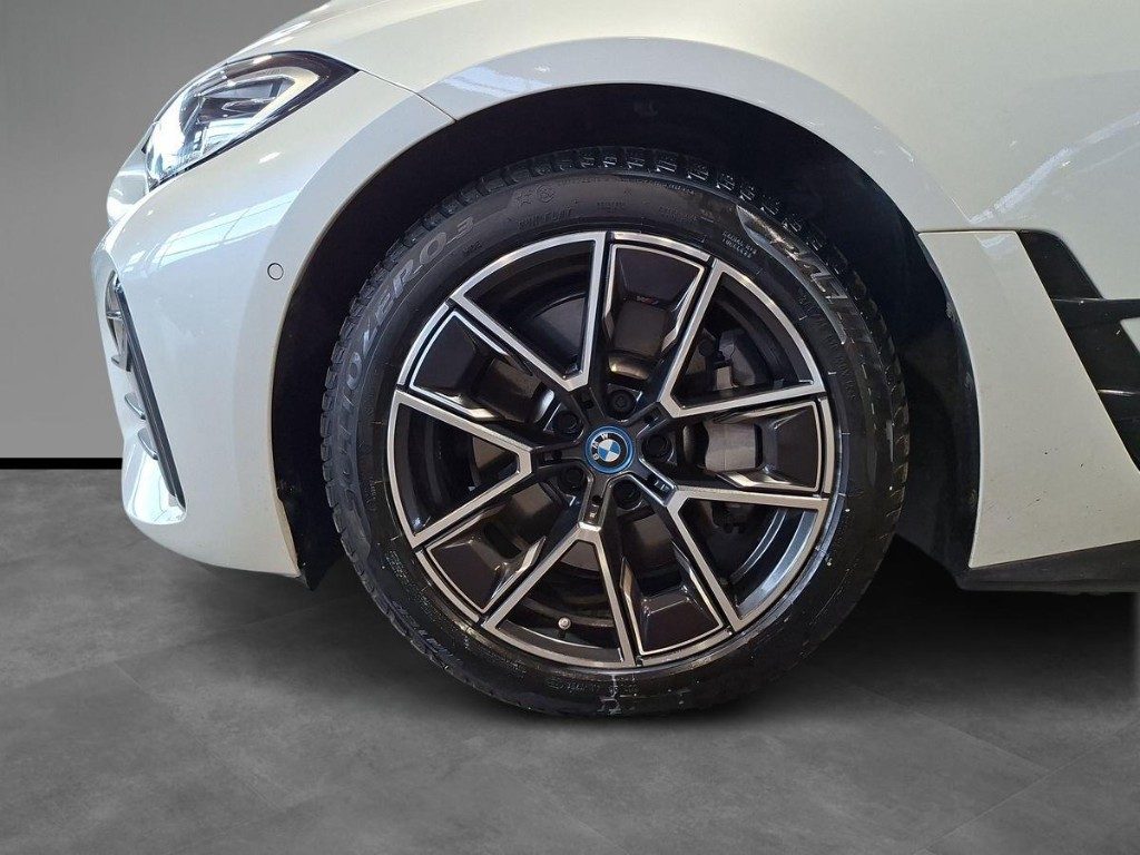 BMW i4 eDrive 40 Msport + Tetto Apr. - 5