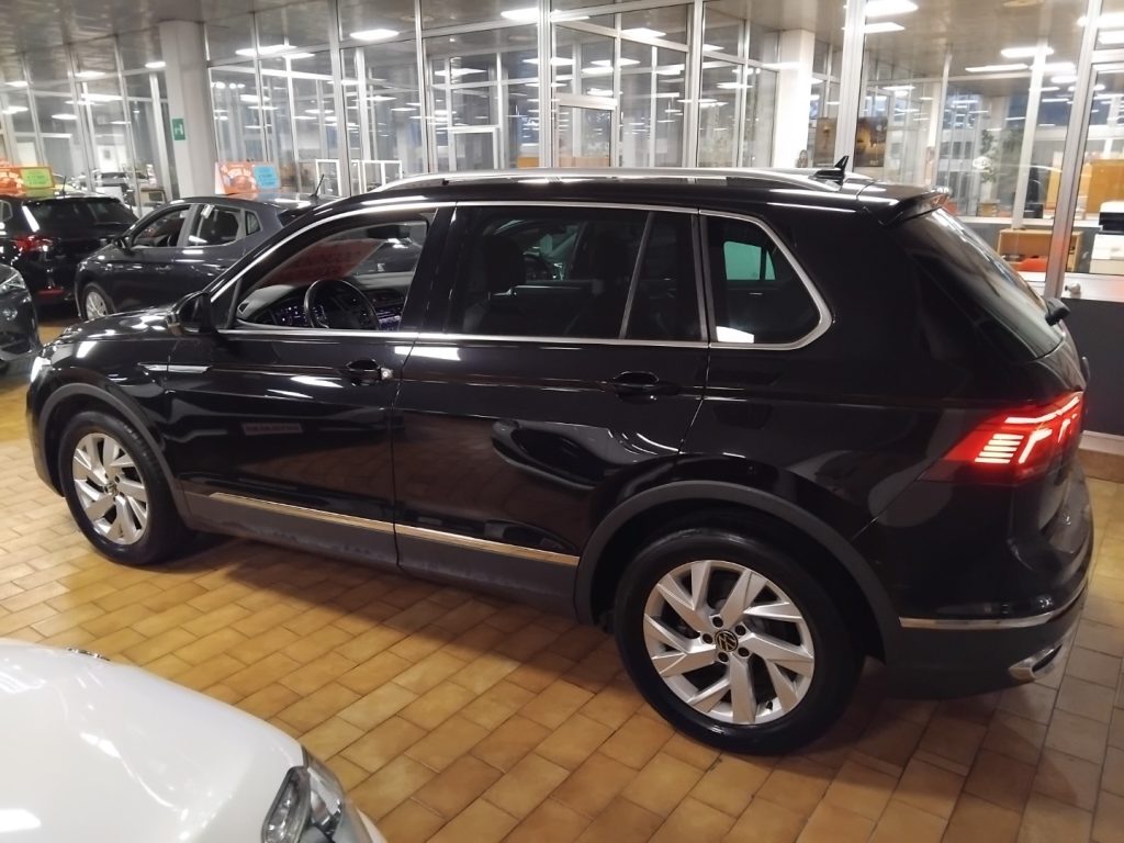 VOLKSWAGEN Tiguan 2.0 TDI DSG Eleg. 18 MATRIX PELLE C/GRIM SP.DAY - 4