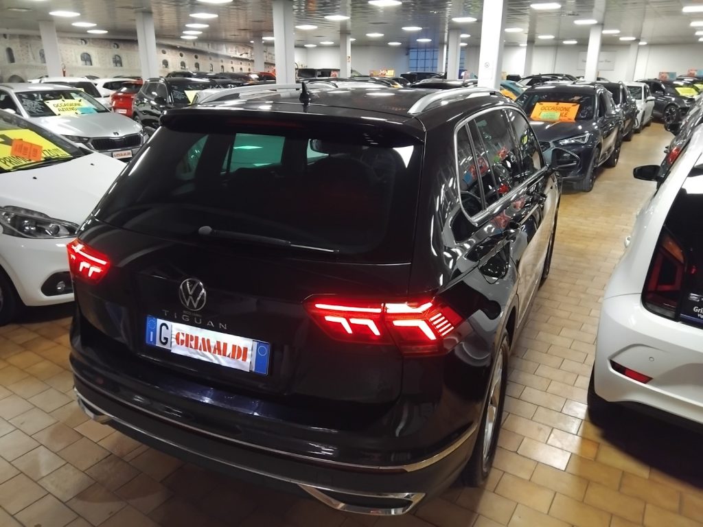 VOLKSWAGEN Tiguan 2.0 TDI DSG Eleg. 18 MATRIX PELLE C/GRIM SP.DAY - 6