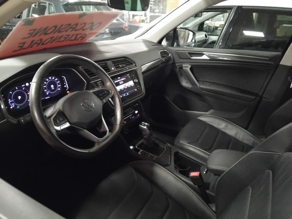 VOLKSWAGEN Tiguan 2.0 TDI DSG Eleg. 18 MATRIX PELLE C/GRIM SP.DAY - 12