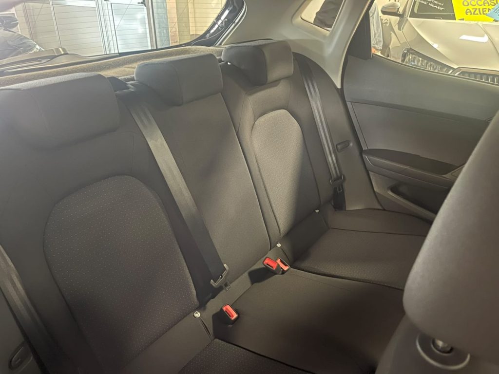 SEAT Ibiza 1.0 TGI 5 porte Business - 9
