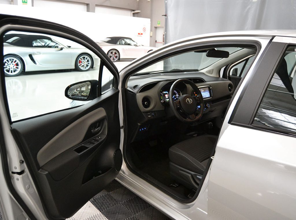 TOYOTA Yaris 1.5 Hybrid 5 porte Ok Neopatentati-Service Toyota* - 2