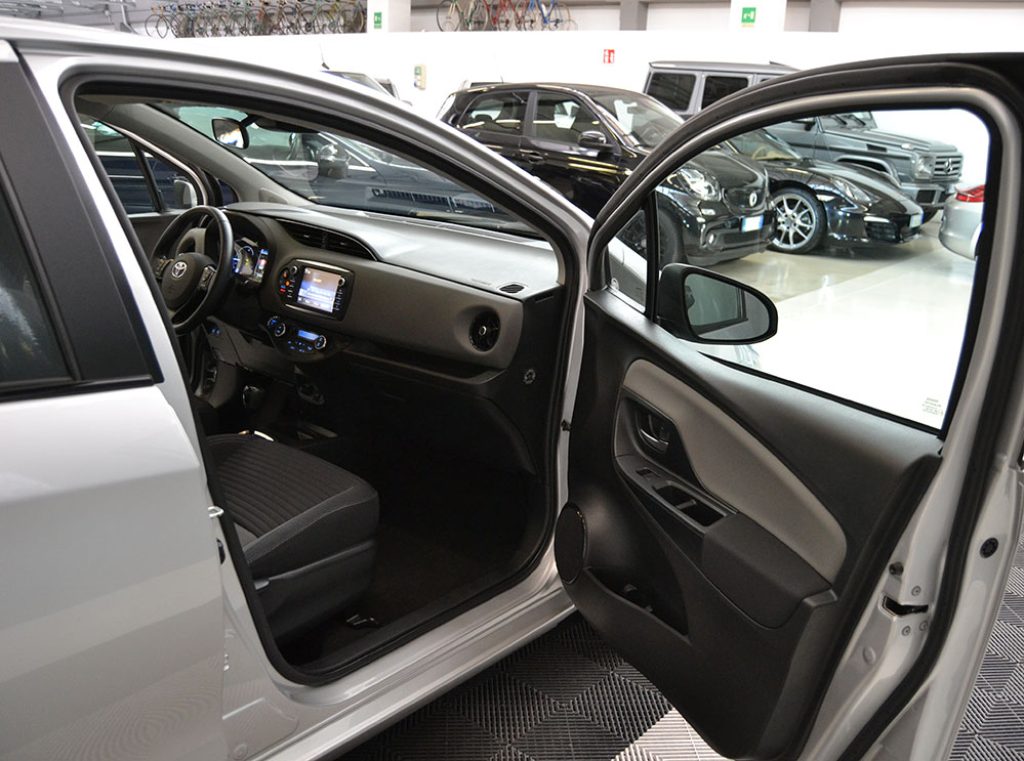 TOYOTA Yaris 1.5 Hybrid 5 porte Ok Neopatentati-Service Toyota* - 4
