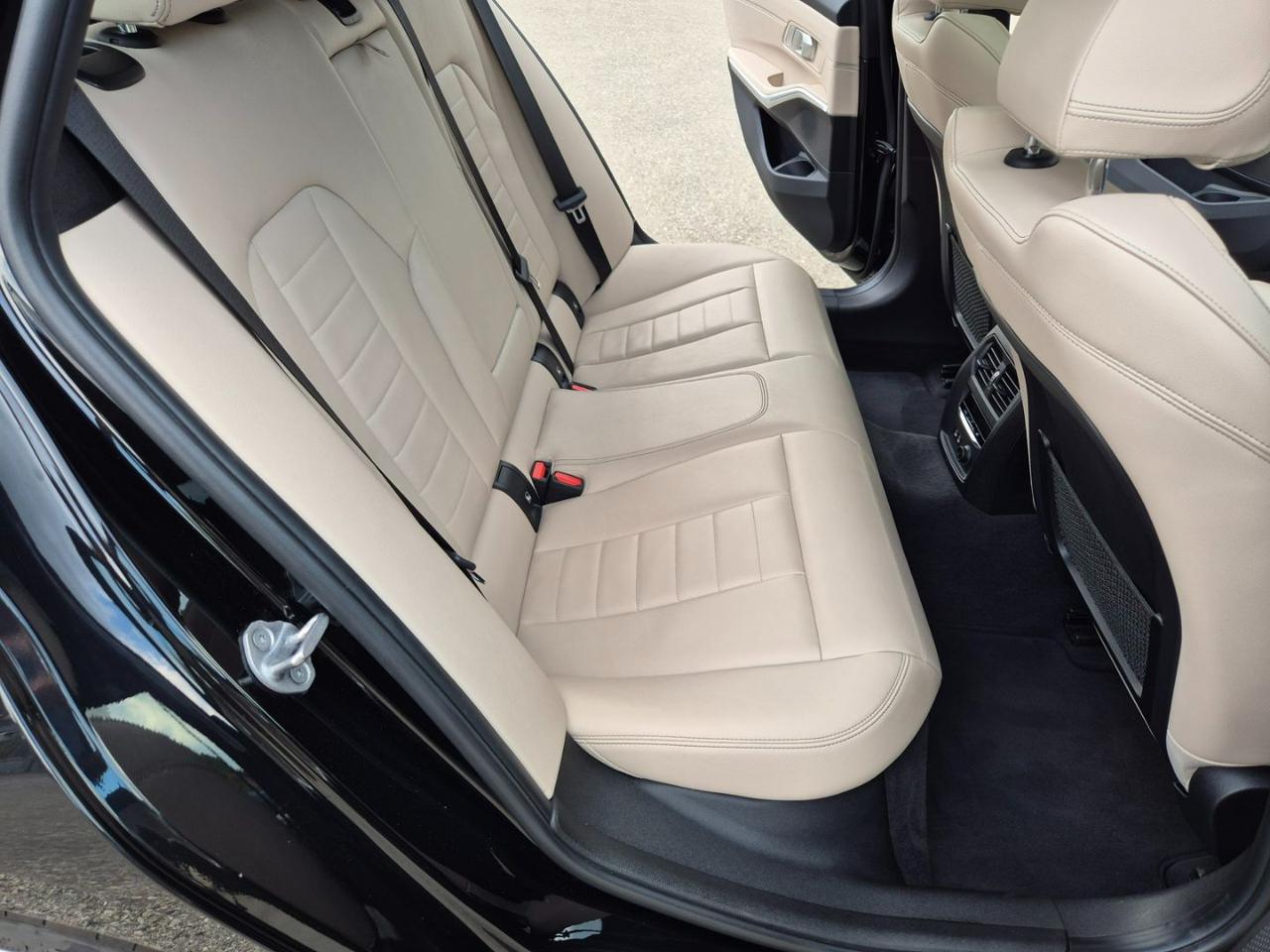 BMW 340 M 340i xDrive Touring - 13