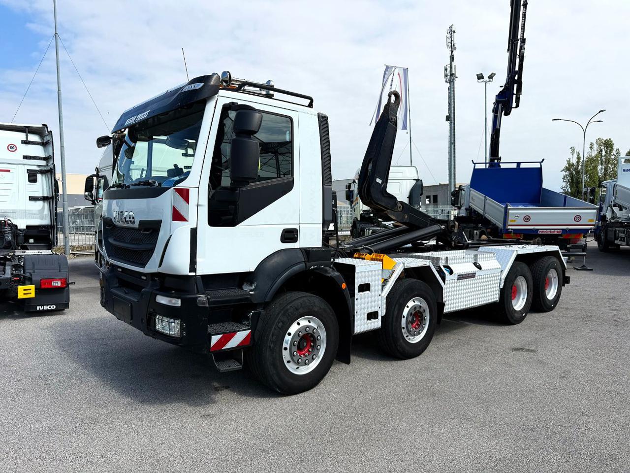 IVECO TRAKKER 450 8x4 - 2