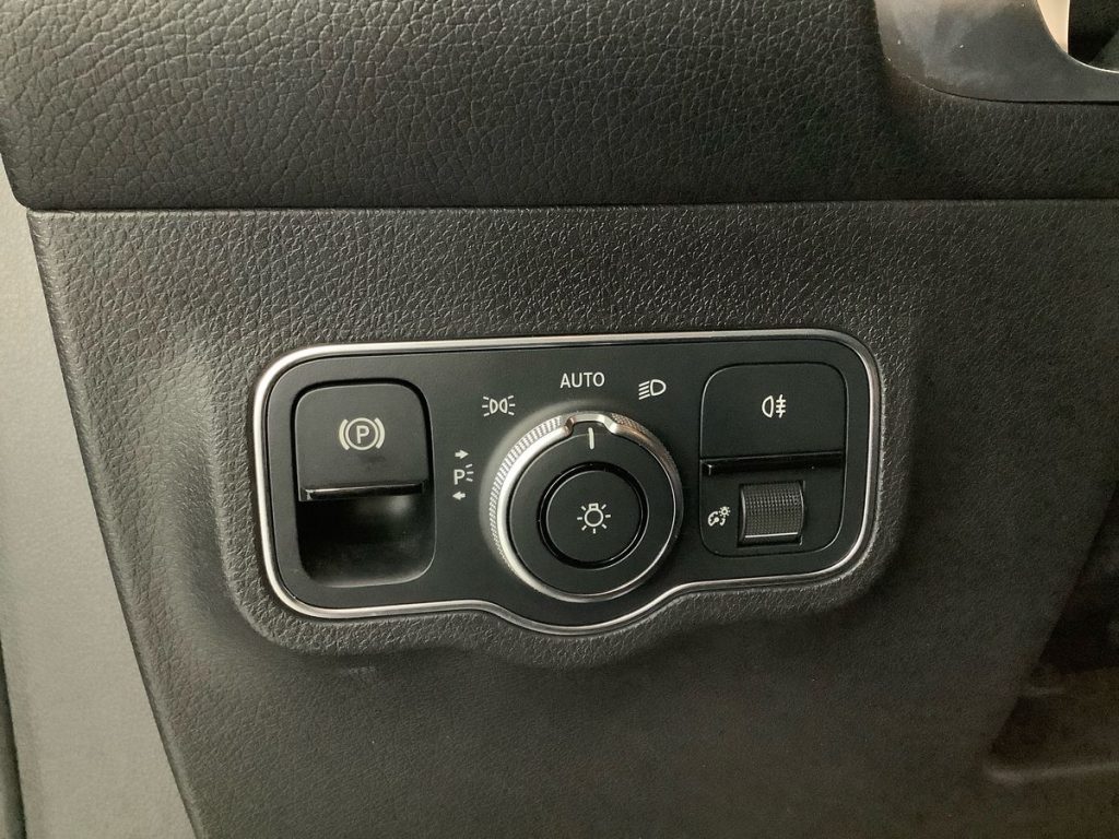 MERCEDES-BENZ GLB 180 d Automatic Sport Plus - 19