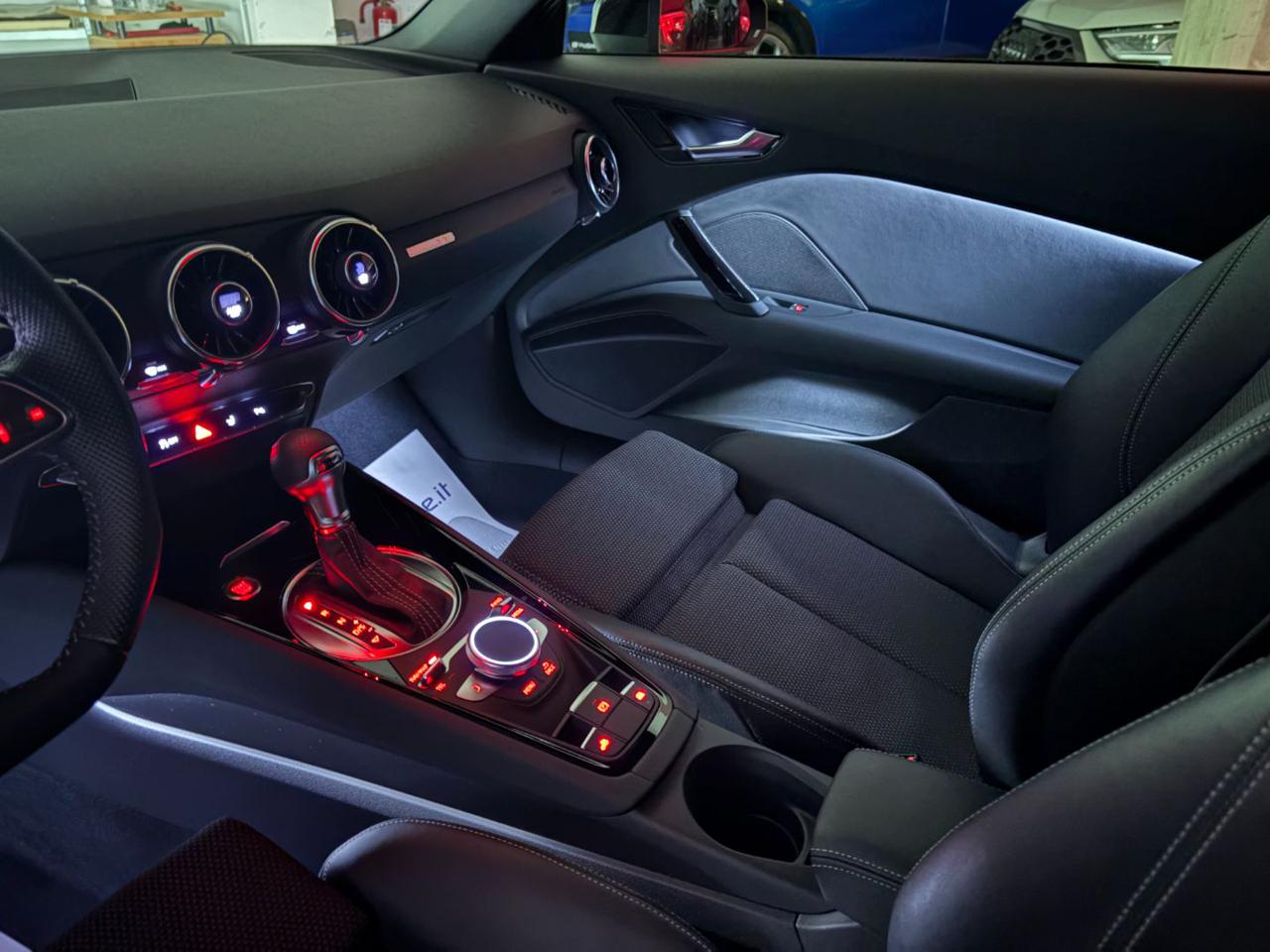 AUDI TT Roadster 40 2.0 TFSI S tronic S line - 32