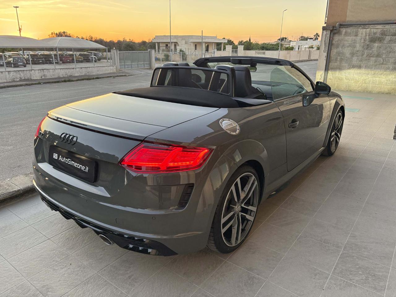 AUDI TT Roadster 40 2.0 TFSI S tronic S line - 4
