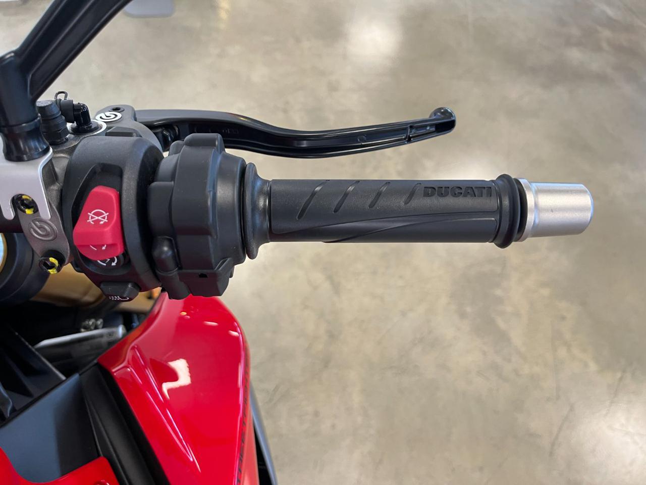 DUCATI Streetfighter V2 S - 11