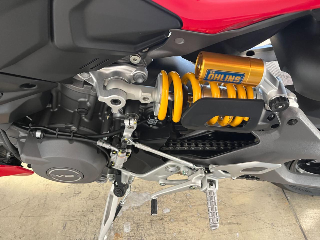 DUCATI Streetfighter V2 S - 9