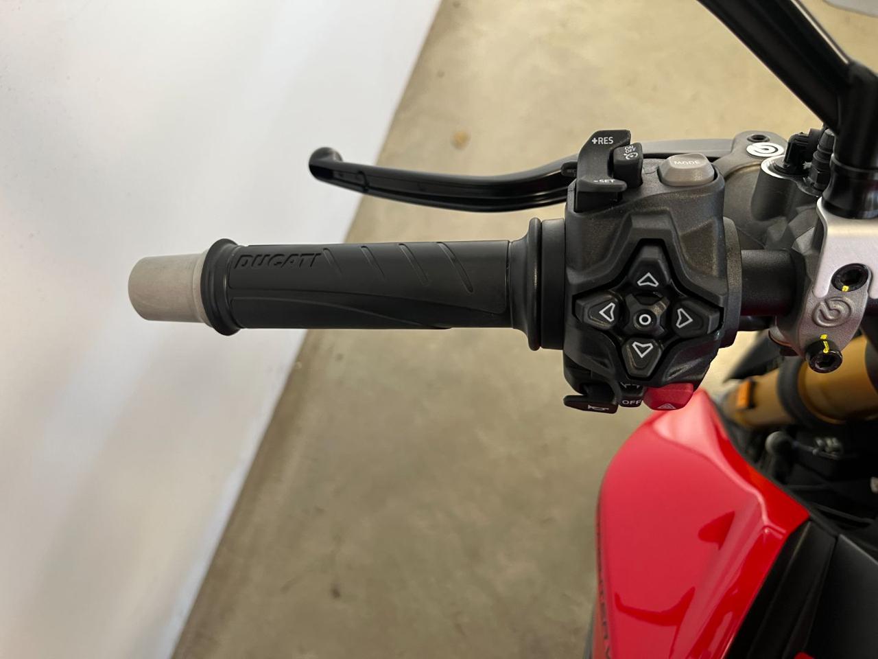 DUCATI Streetfighter V2 S - 12