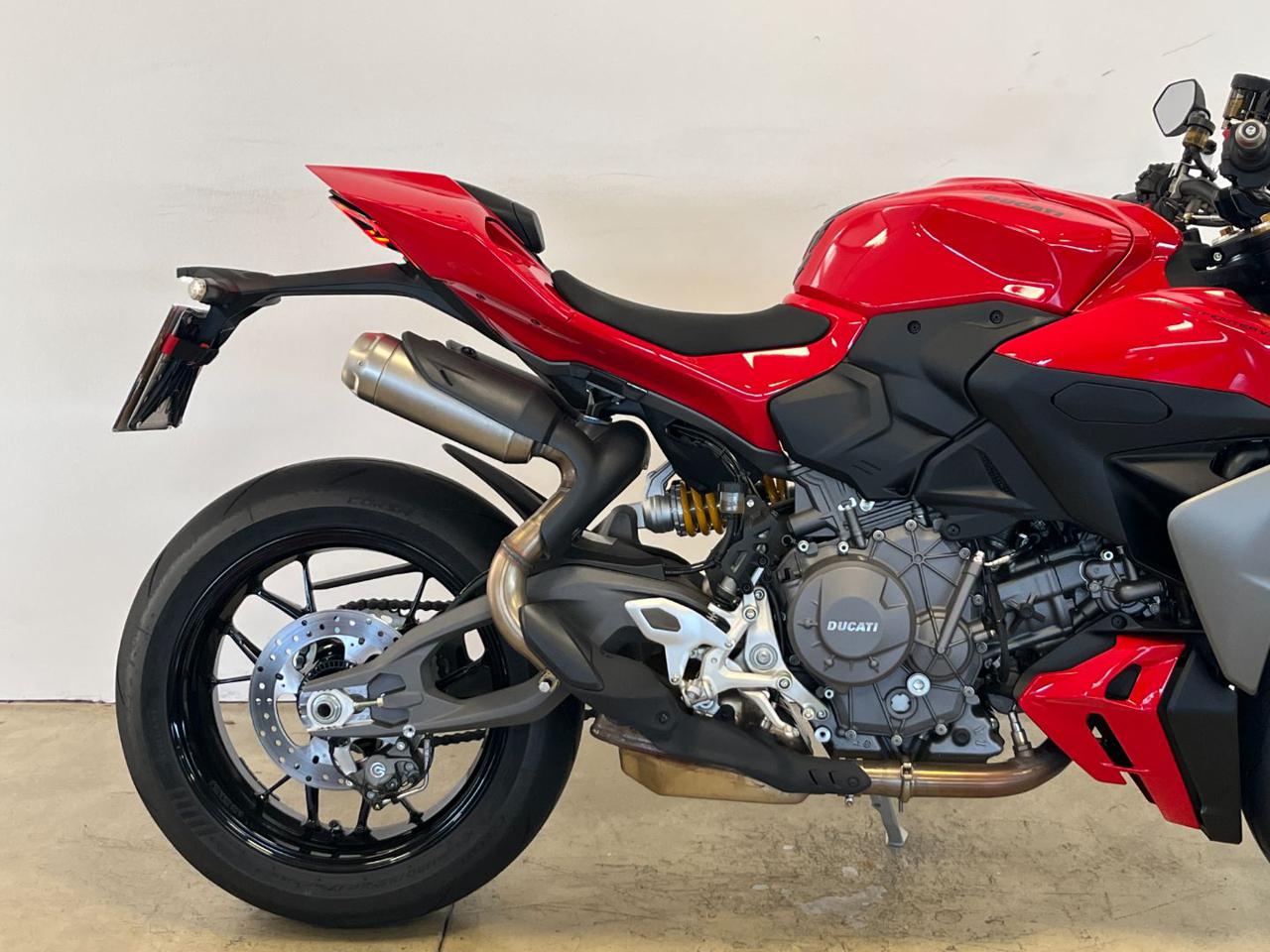 DUCATI Streetfighter V2 S - 6