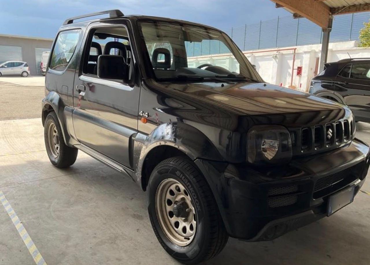 SUZUKI Jimny 1.3i 16V Berline Maori SE - 2