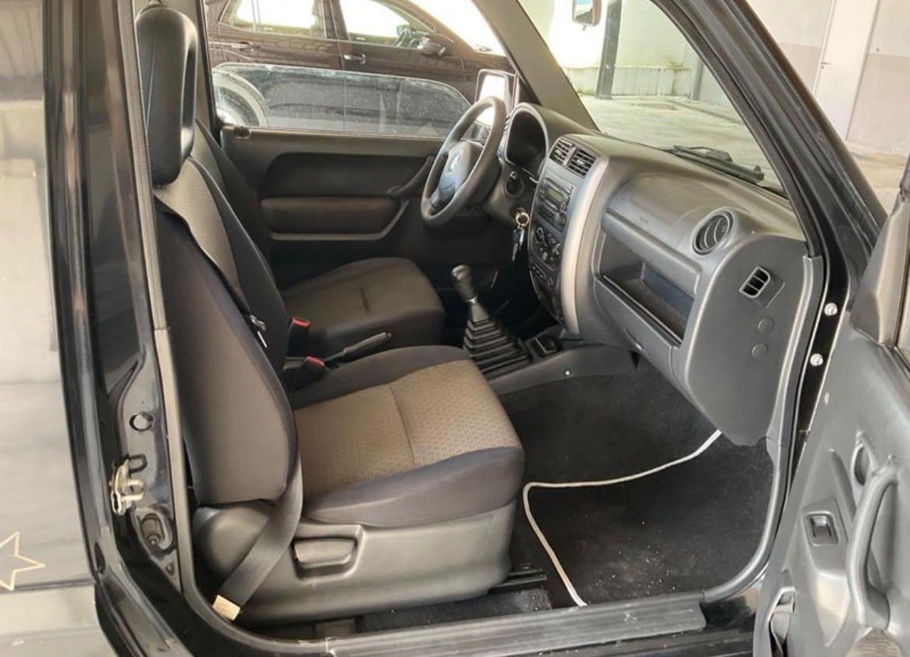 SUZUKI Jimny 1.3i 16V Berline Maori SE - 6