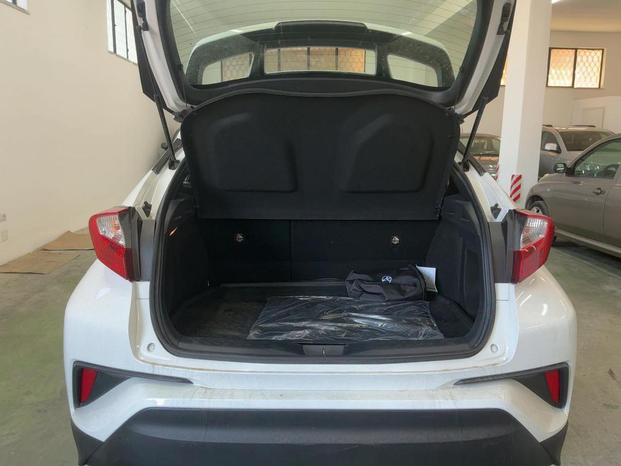 TOYOTA C-HR 1.8 Hybrid E-CVT Active - 11