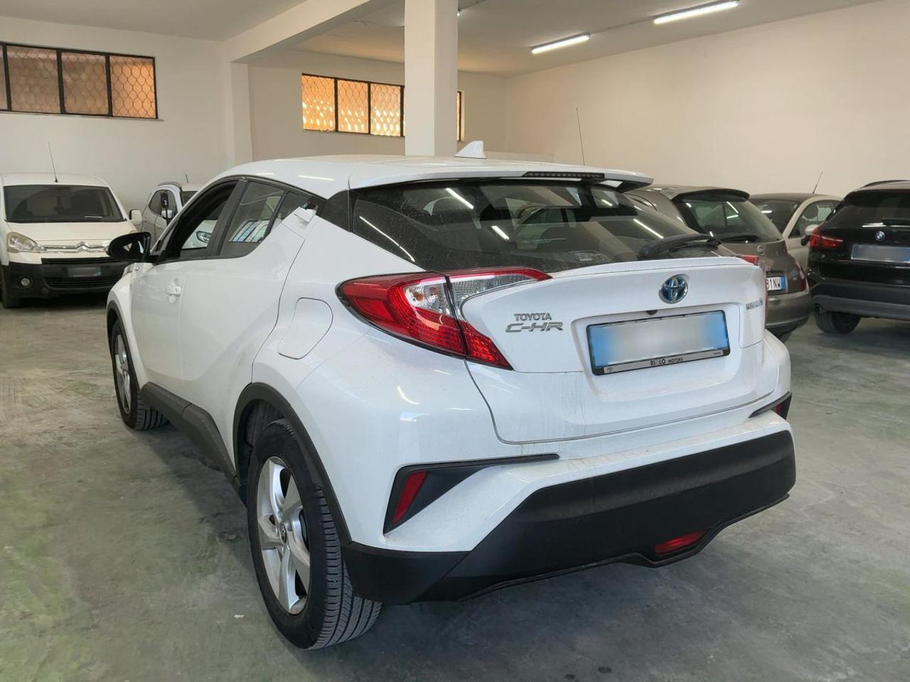TOYOTA C-HR 1.8 Hybrid E-CVT Active - 8