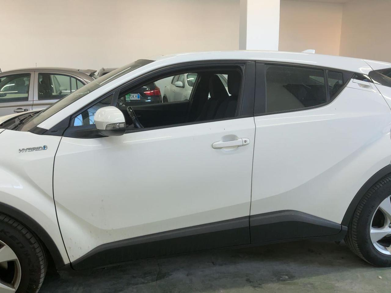 TOYOTA C-HR 1.8 Hybrid E-CVT Active - 4
