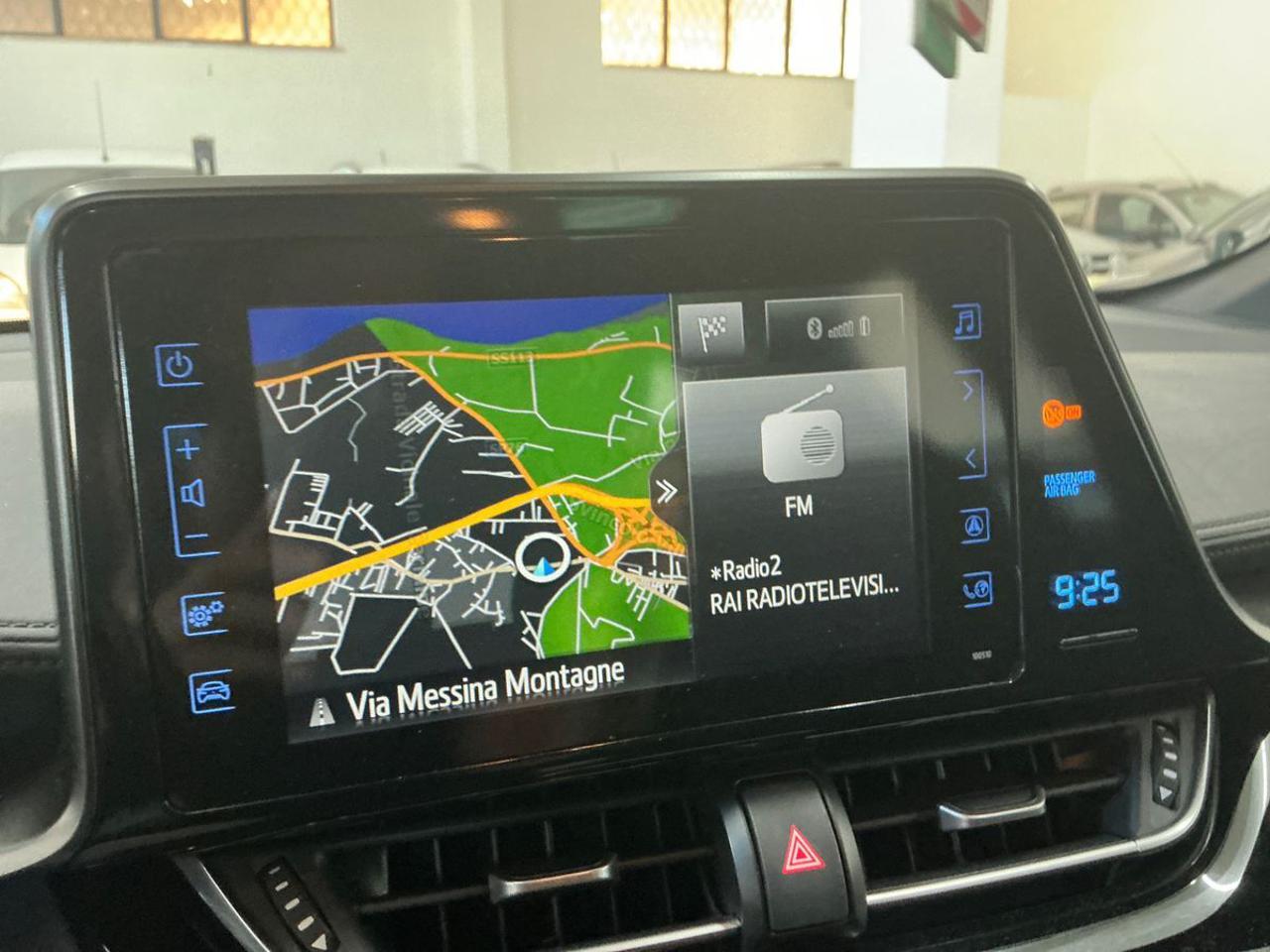 TOYOTA C-HR 1.8 Hybrid E-CVT Active - 14